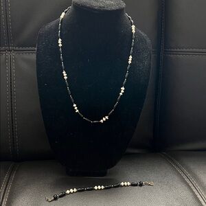 Fresh water pearl/Black onyx necklace & bracelet